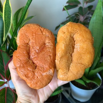Kam Hing Bakery - Strawberry (L) & original (R) sponge cakes - Bakeries Near Me - New York, New York Kam Hing Bakery - Strawberry (L) & original (R) sponge cakes - Bakeries Near Me - New York, New York