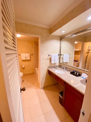Outrigger Waikiki Beach Resort by null
