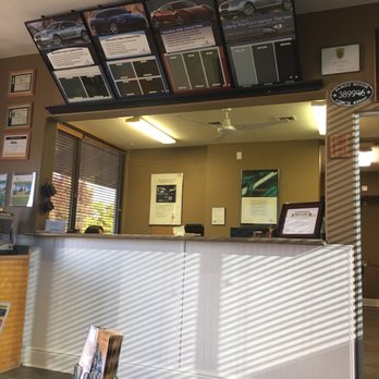 Auto Glass Now - The interior waiting room and counter - Auto Glass Services Near Me - Albuquerque, New Mexico
