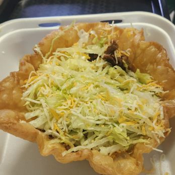 Munchy's - Carne asada taco salad - Mexican Near Me - Needles, California