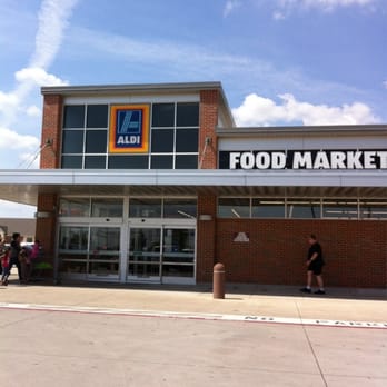 ALDI - the front of a food market - Grocery Near Me - Saginaw, Texas