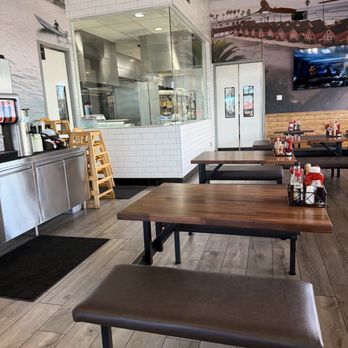 Oceanside Fish Shop - Dining area - Seafood Near Me - Oceanside, California