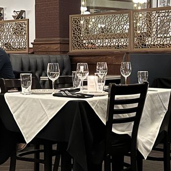 Maggiano's Little Italy - Beautifully set tables. - Italian Near Me - Denver, Colorado Maggiano's Little Italy - Beautifully set tables. - Italian Near Me - Denver, Colorado