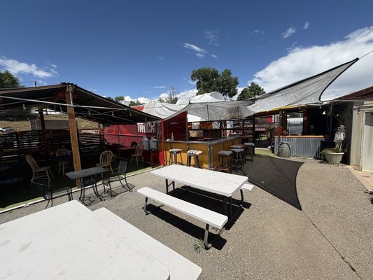 Piggin' Out Smokehouse by null