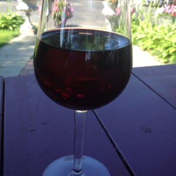 Lynfred Winery - Raspberry Wine - Wine Tasting Room Near Me - Wheeling, Illinois