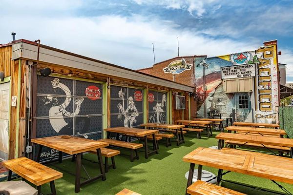 Stoney's Bar and Grill by null