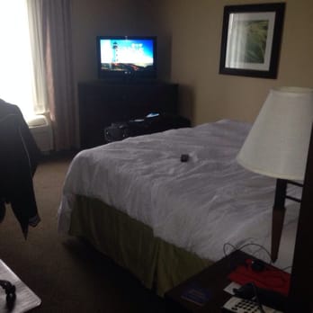 Hampton Inn & Suites by Hilton Moncton - King bedroom - Hotels Near Me - Moncton, New Brunswick