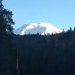 Dunsmuir Inn and Suites - Mount Shasta by this beautiful small town!
