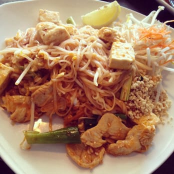 Do Sit Thai Cuisine - CHICKEN PAD THAI - Thai Near Me - Walnut Creek, California Do Sit Thai Cuisine - CHICKEN PAD THAI - Thai Near Me - Walnut Creek, California