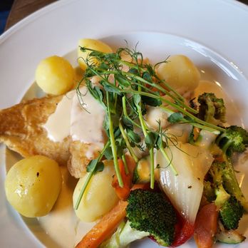 Café Valvet - The fish was a surprise, excellent with a lemon sayce - Cafes Near Me - Sigtuna, Alberta