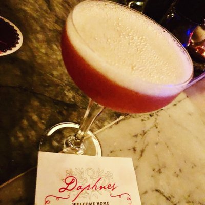 Daphnes Bar by null