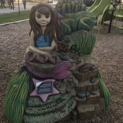 Lyons Park - Memorial Statue