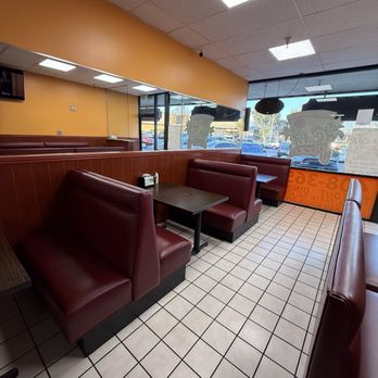 Cali Pizza - Inside seating - Salad Near Me - San Jose, California Cali Pizza - Inside seating - Salad Near Me - San Jose, California