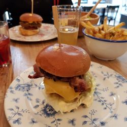 Tasty Bar Burger