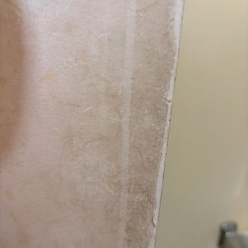 River Edge Inn - Dirty bathroom door - Hotels Near Me - Colonial Beach, Virginia