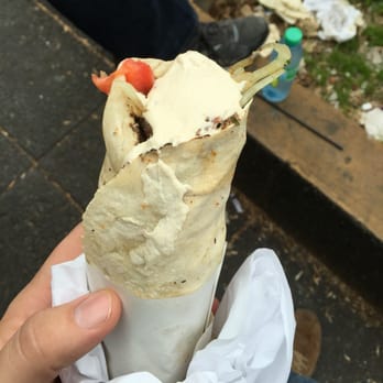 Medio Oriente - Shawarma con mucho yogurt - Bakeries Near Me - Buenos Aires, C