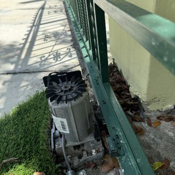 Genesis Gates - Before repair - Fences & Gates Near Me - Fort Lauderdale, Florida