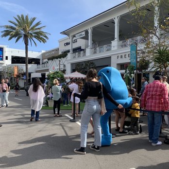 2ND & PCH - 4/8/23 Take pic with a PEEP - Shopping Centers Near Me - Long Beach, California 2ND & PCH - 4/8/23 Take pic with a PEEP - Shopping Centers Near Me - Long Beach, California