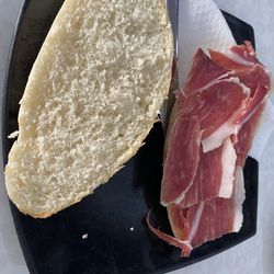 Blanco y Negro - Bocadillo de jamón