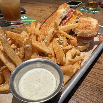 The Greene Turtle - Crab melt - American Near Me - Tampa Bay, Florida The Greene Turtle - Crab melt - American Near Me - Tampa Bay, Florida