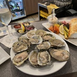 East Coast Oysters, de Da Luca, Prosecco, Whitefish Pate