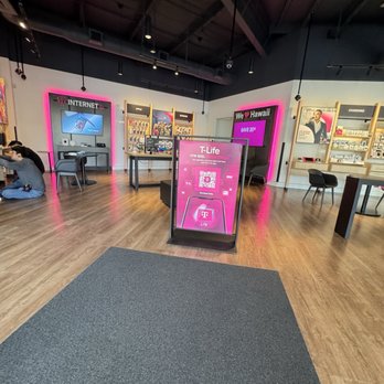 T-Mobile Experience Store - Mobile Phones Near Me - Aiea, Hawaii T-Mobile Experience Store - Mobile Phones Near Me - Aiea, Hawaii