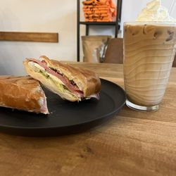 El Artesanal Coffee & Market