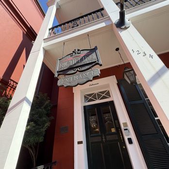 Le Richelieu - Entrance - Hotels Near Me - New Orleans, Louisiana Le Richelieu - Entrance - Hotels Near Me - New Orleans, Louisiana