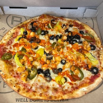 Pieology Pizzeria - Customisable pizza- jalapeños , banana peppers , black olives , spicy chicken drenched in buffalo sauce. - Pizza Near Me - Winter Garden, Florida