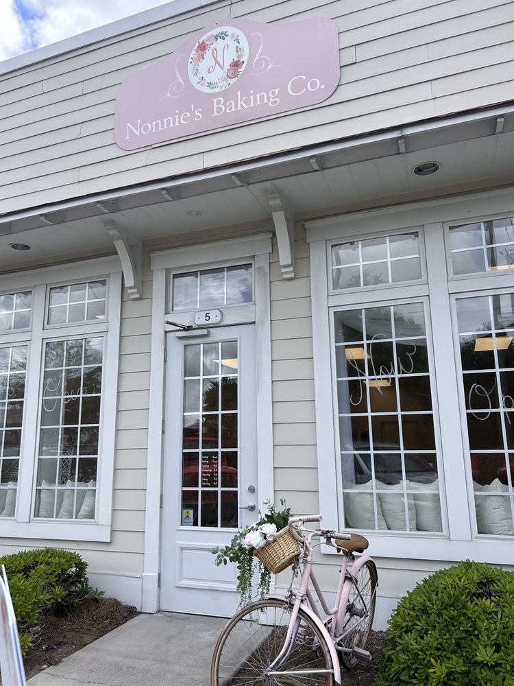 Nonnie's Baking Logo