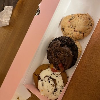 Crumbl - Edgewater - Bakeries Near Me - Edgewater, Colorado Crumbl - Edgewater - Bakeries Near Me - Edgewater, Colorado