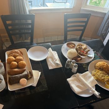 Mofongos - De Todo Un Poco Platter  Pernil Pollo Guisado Tostones - Puerto Rican Near Me - North Hollywood, California
