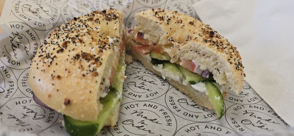 Mort's Bagels Logo