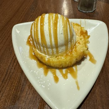 Houlihans - Salted Caramel Gooey Butter - American Near Me - Denton, Texas