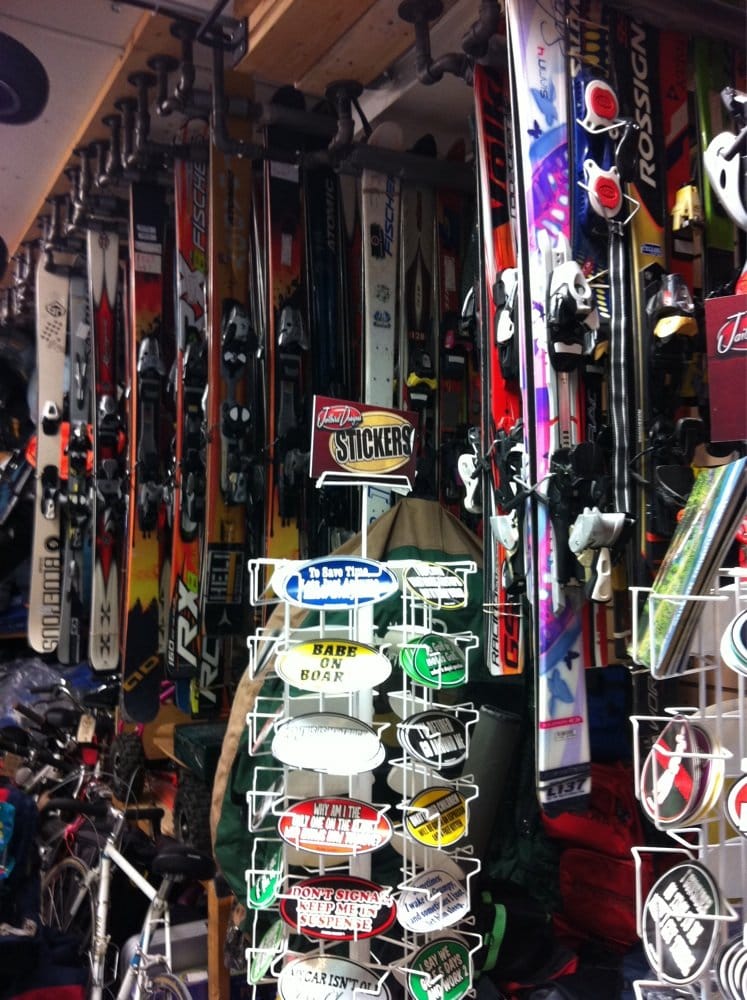 SWITCHING GEAR Updated October 2024 718 10 Street, Canmore, Alberta