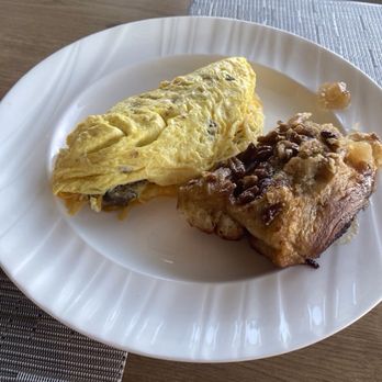 Vue - Sticky bun and omelette made to order - Wraps Near Me - Fort Myers, Florida Vue - Sticky bun and omelette made to order - Wraps Near Me - Fort Myers, Florida