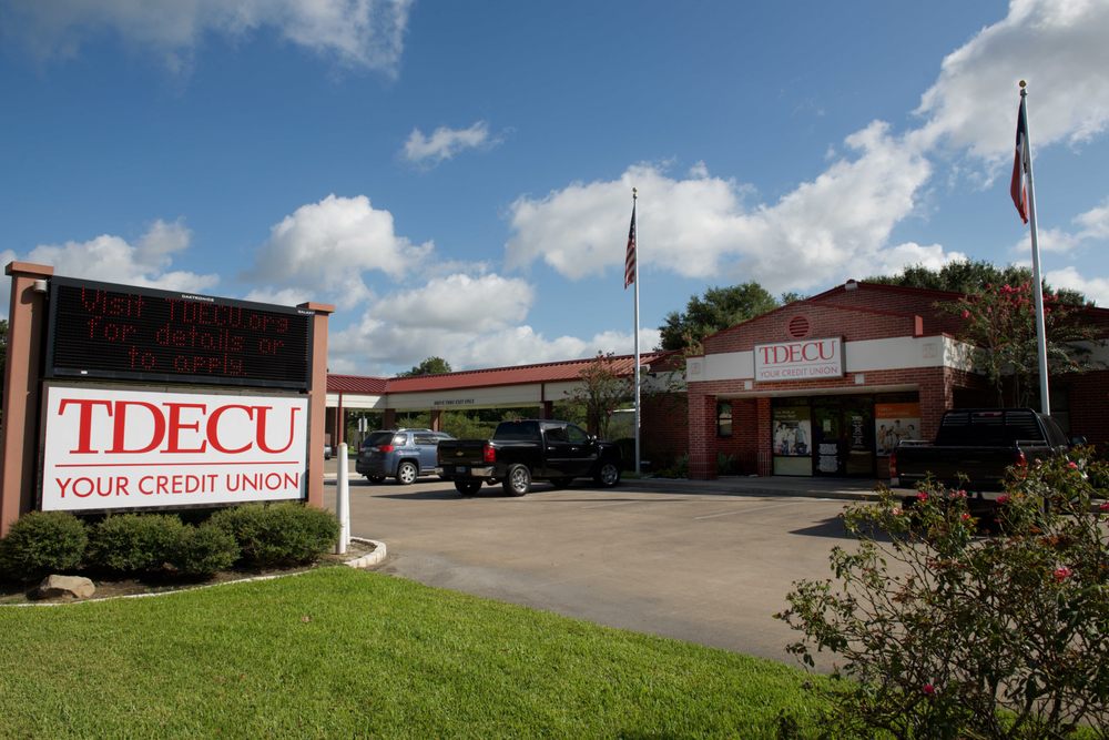 TDECU EDNA Updated July 2025 624 S Wells St, Edna, Texas Banks
