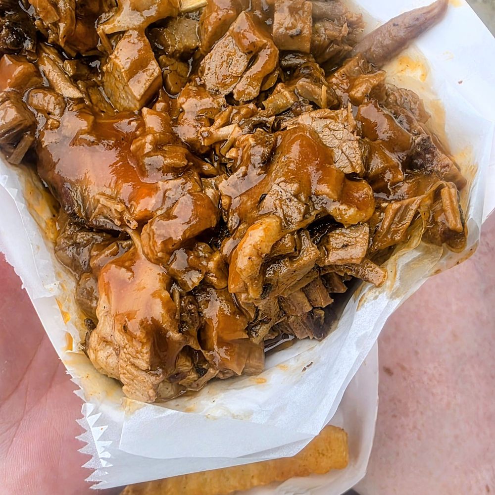 Solé Sandbar - Beef brisket Sammie no roll - Tiki Bars Near Me - Blasdell, New York