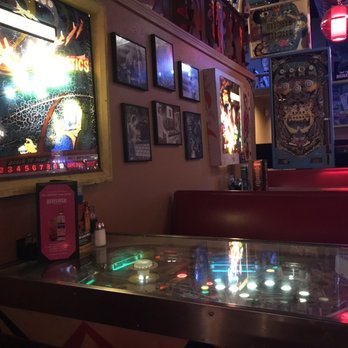 Flippers Tavern - Bars Near Me - Lubbock, Texas