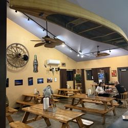 Canyon Smokehouse - Dining room