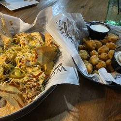 Waterford Inn II - Pulled Pork Nachos and Garlic Cheese Curds @ Waterford Inn, 11.3.2023.