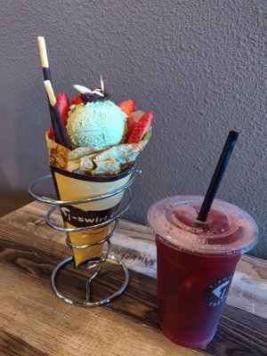 T-Swirl Crepe by null