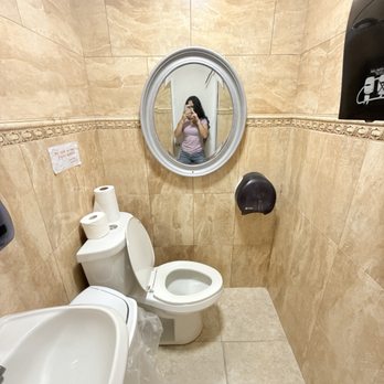 Dc2win Cafe Restaurant - Women's bathroom - Dominican Near Me - Opa-locka, Florida Dc2win Cafe Restaurant - Women's bathroom - Dominican Near Me - Opa-locka, Florida