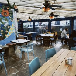 Ria's Bluebird - Outdoor covered dining area