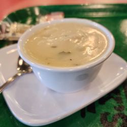 Erik's DeliCafe of Santa Cruz - Soquel Drive - Clam chowder