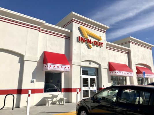 In-N-Out Burger by null