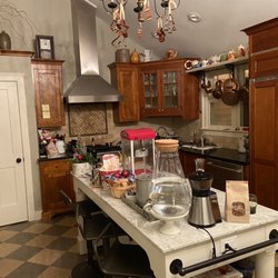 Burlington's Willis Graves Bed & Breakfast Inn - Jennifer's beautiful Country Kitchen! So welcoming!