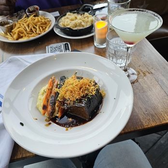 Hudson & Co - Gastropubs Near Me - Jersey City, New Jersey