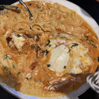 Da Boyz Original Pizza & Pasta - Chicken Parmesan vodka fettuccine Alfredo pasta - Italian Near Me - Murrieta, California Da Boyz Original Pizza & Pasta - Chicken Parmesan vodka fettuccine Alfredo pasta - Italian Near Me - Murrieta, California