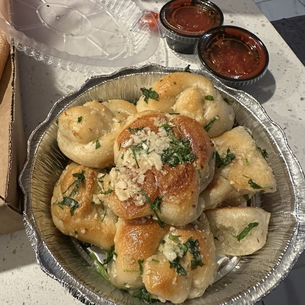 Garlic Knots (6) Garlic Knots (6)